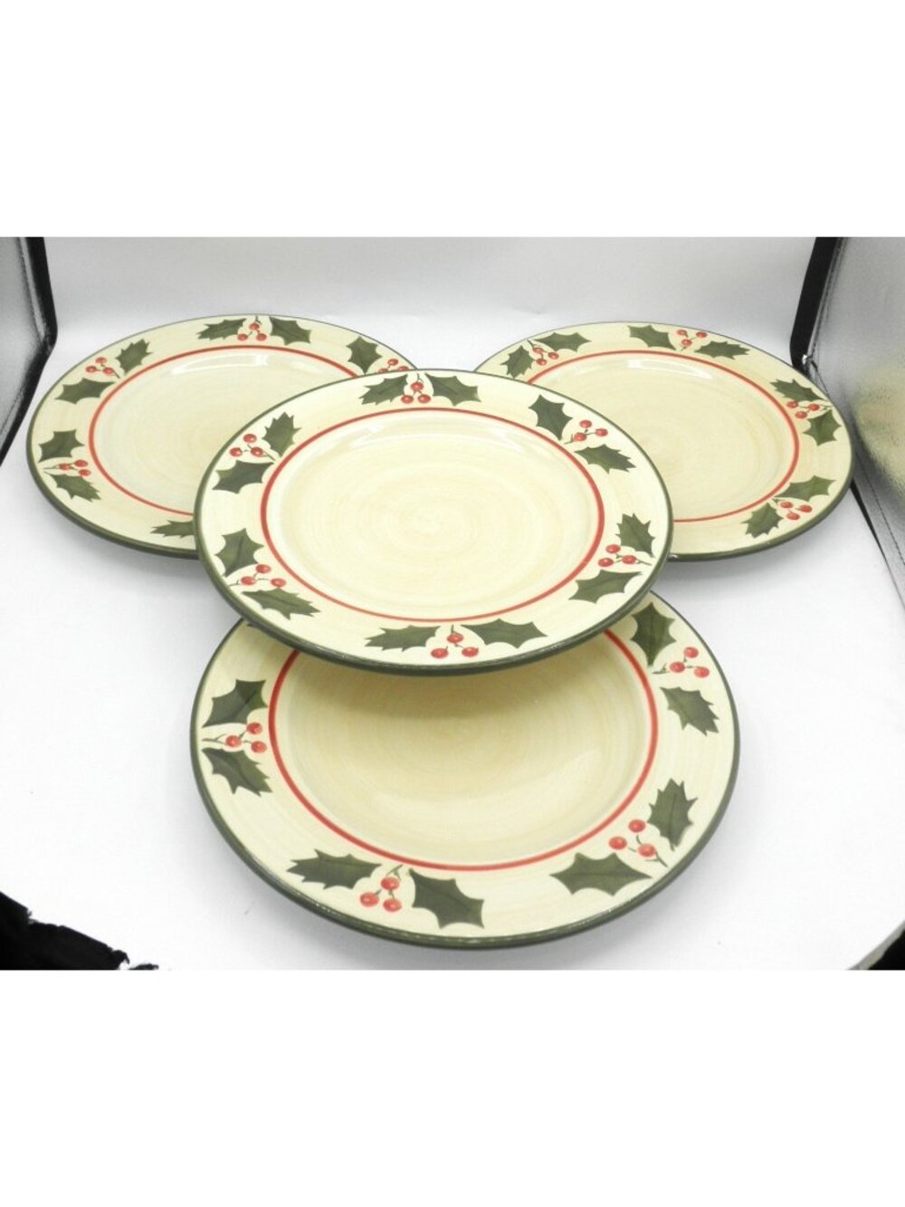 Victorian Holly by Home 10-5/8 IN. Dinner Plates Set of 4 Pattern HMQVIH